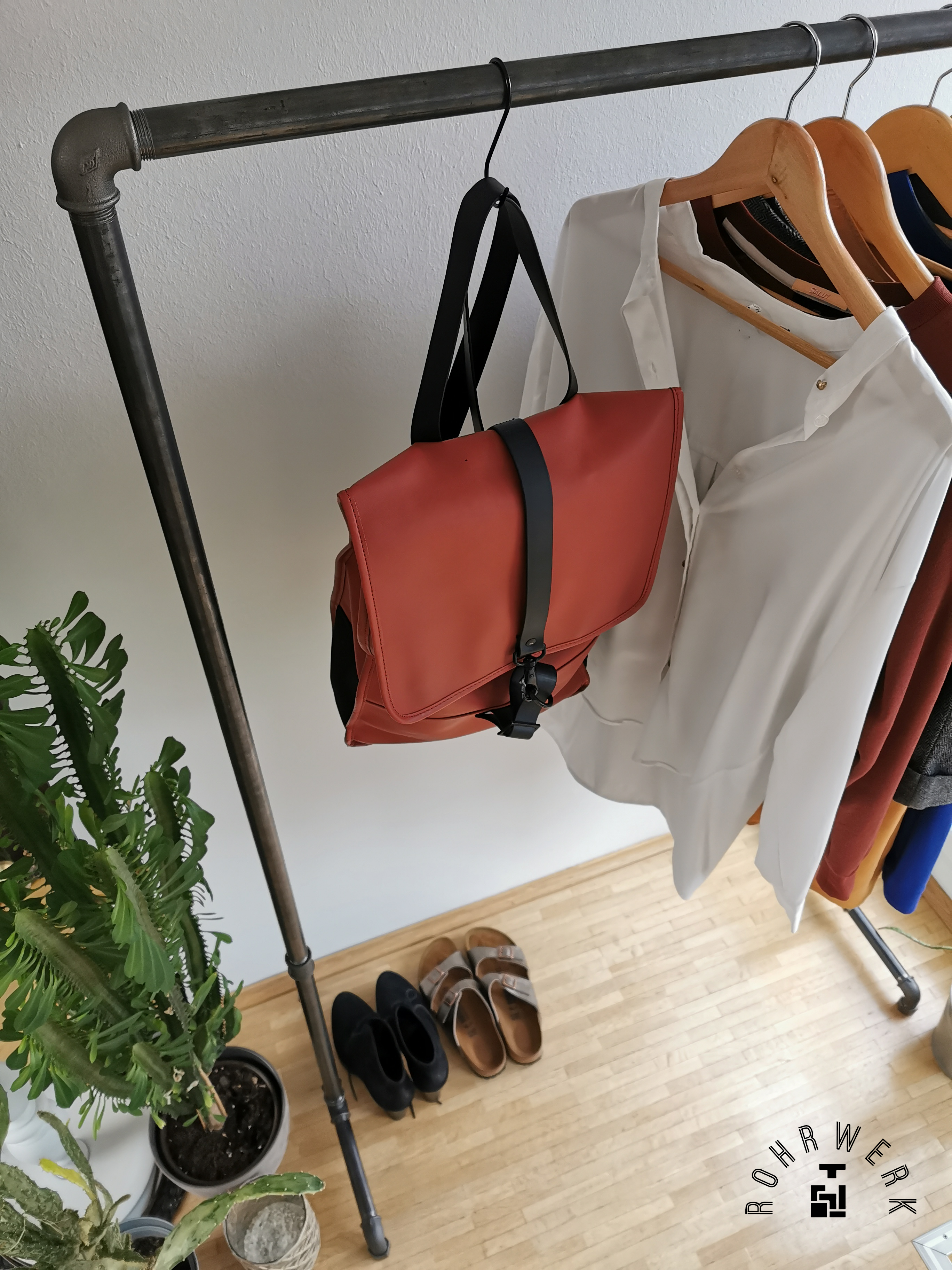 Offene Garderobe im Industrial Stil: Minimalismus trifft Funktion